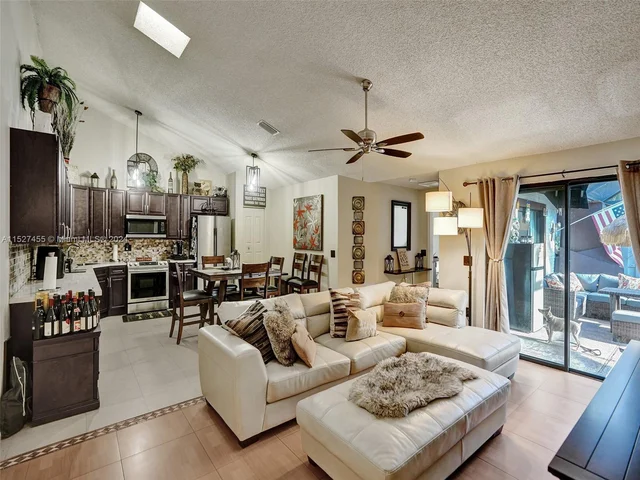 9975 Boca Gardens Trl # D, Boca Raton FL 33496