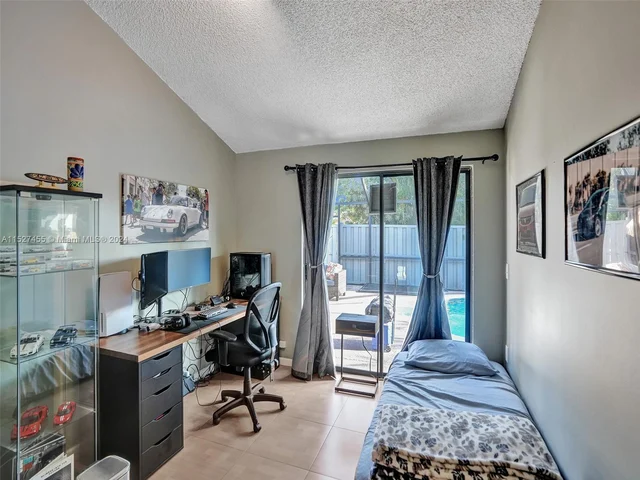 9975 Boca Gardens Trl # D, Boca Raton FL 33496