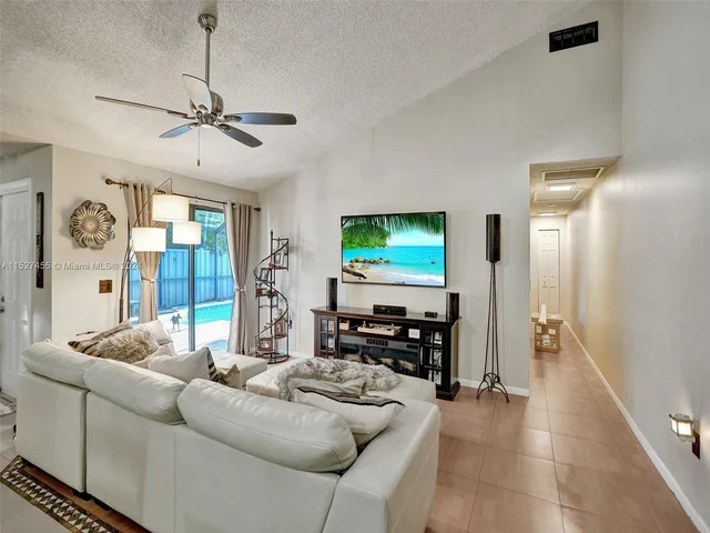 9975 Boca Gardens Trl # D, Boca Raton FL 33496