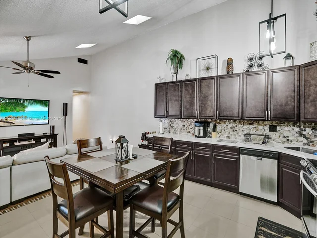 9975 Boca Gardens Trl # D, Boca Raton FL 33496