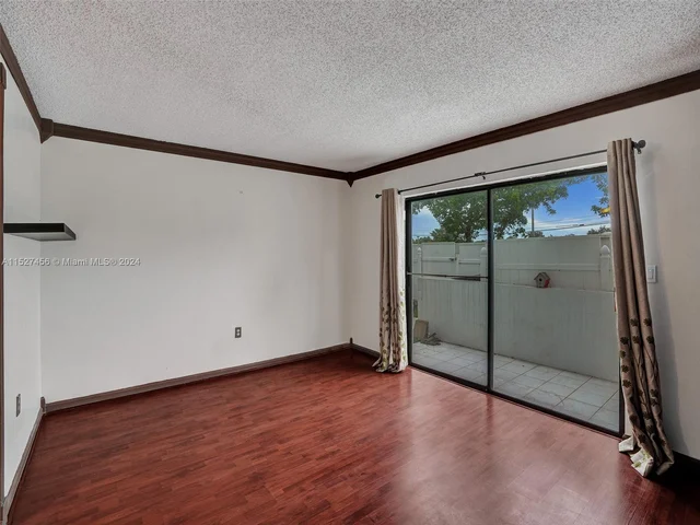 21300 San Simeon Way # M9, Miami FL 33179