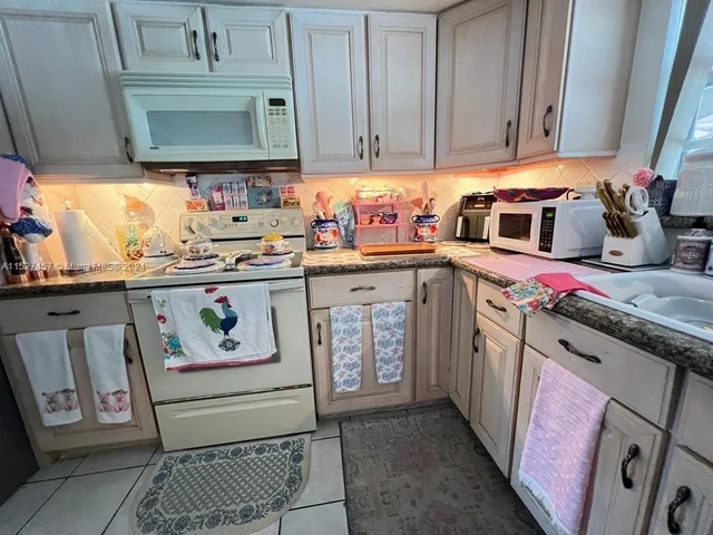 9724 SW 114th Ct # 9724, Miami FL 33176