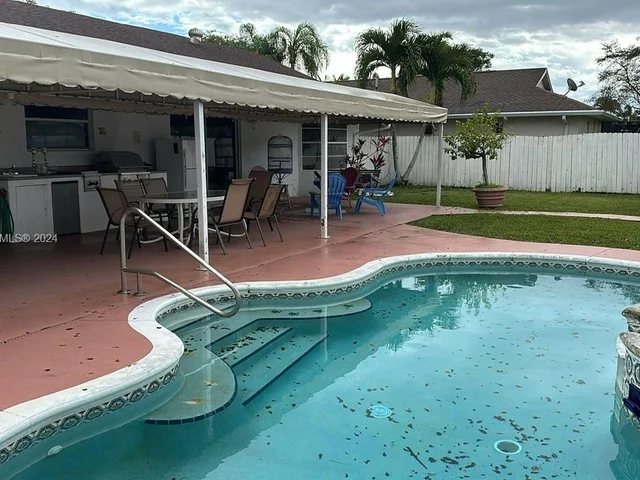 9724 SW 114th Ct # 9724, Miami FL 33176