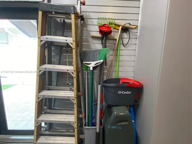 8260 NW 162nd St, Miami Lakes FL 33016