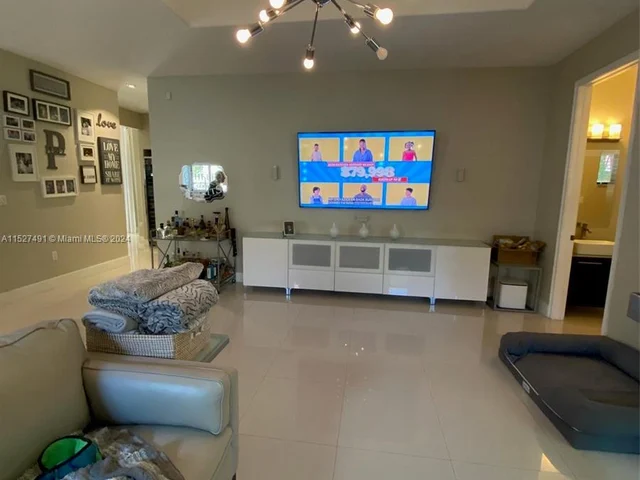 8260 NW 162nd St, Miami Lakes FL 33016