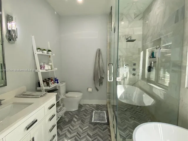 8260 NW 162nd St, Miami Lakes FL 33016