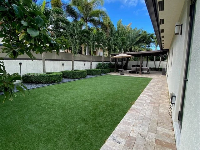 8260 NW 162nd St, Miami Lakes FL 33016