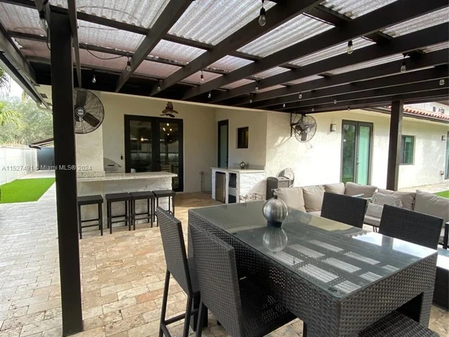 8260 NW 162nd St, Miami Lakes FL 33016