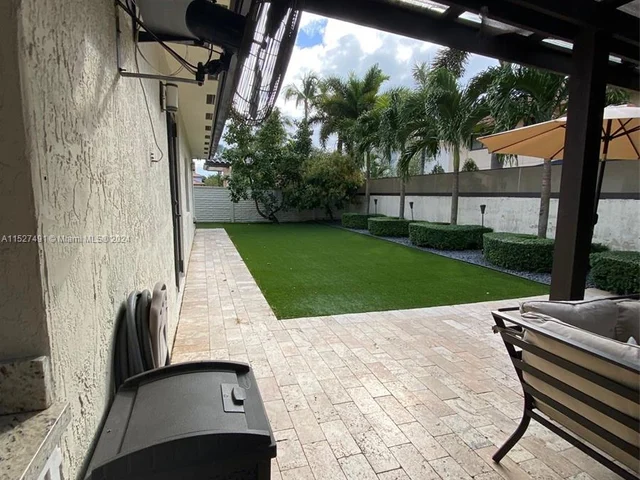 8260 NW 162nd St, Miami Lakes FL 33016