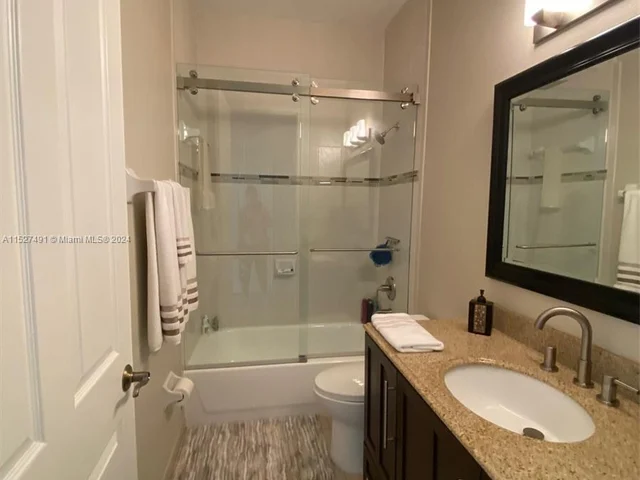 8260 NW 162nd St, Miami Lakes FL 33016