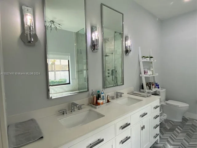 8260 NW 162nd St, Miami Lakes FL 33016