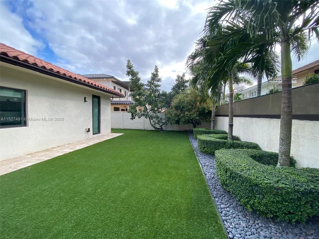 8260 NW 162nd St, Miami Lakes FL 33016