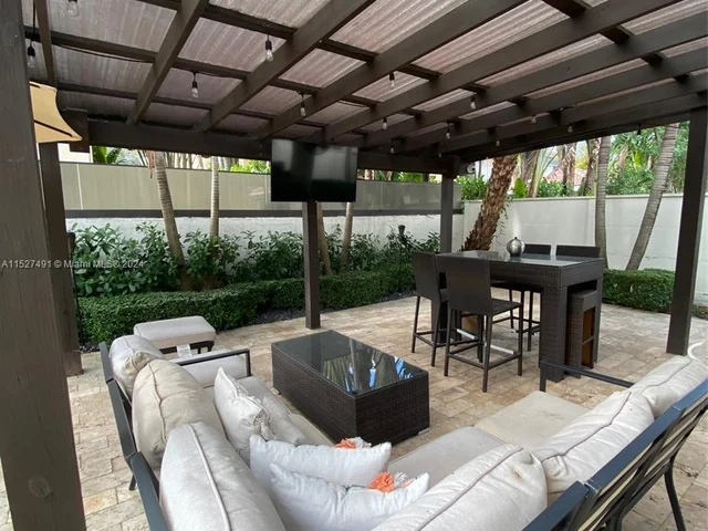 8260 NW 162nd St, Miami Lakes FL 33016