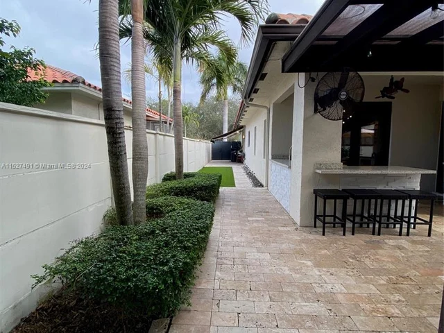 8260 NW 162nd St, Miami Lakes FL 33016