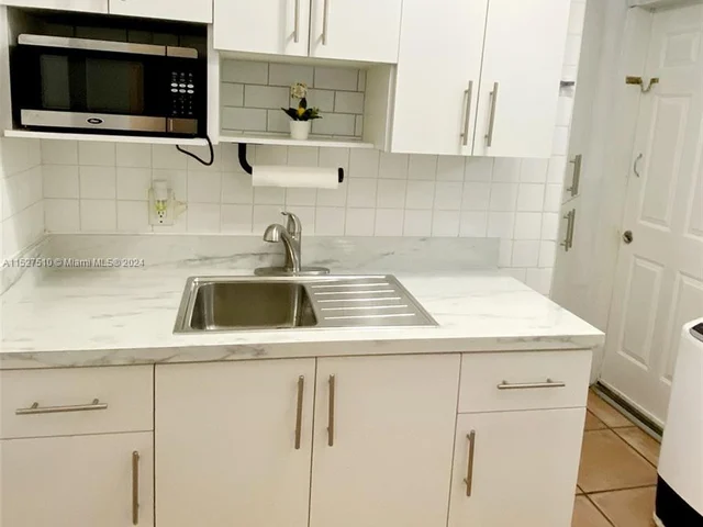 1031 NW 26th St # 0, Miami FL 33127