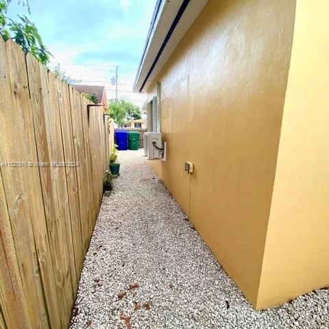 1031 NW 26th St # 0, Miami FL 33127