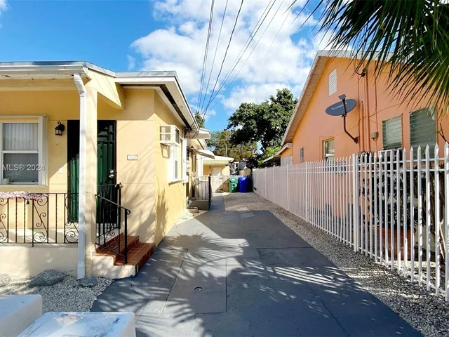 1031 NW 26th St # 0, Miami FL 33127