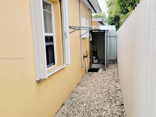 1031 NW 26th St # 0, Miami FL 33127