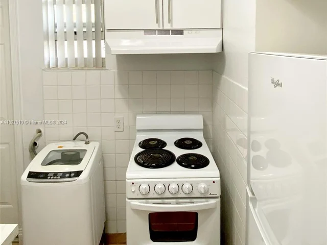 1031 NW 26th St # 0, Miami FL 33127