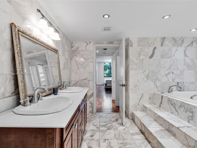 121 Crandon Blvd # 249, Key Biscayne FL 33149