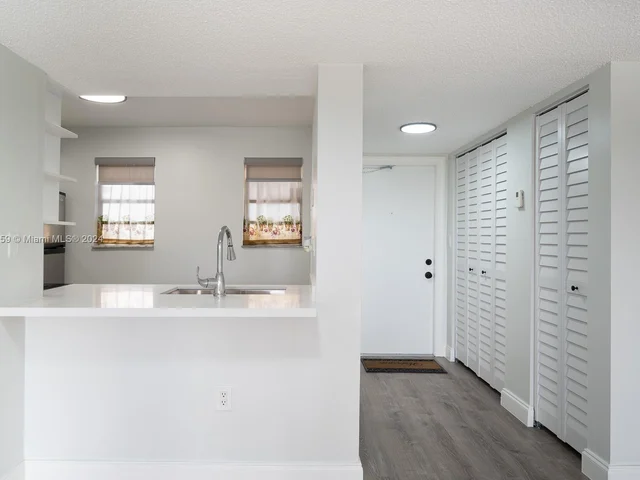 14180 SW 84th St # G, Miami FL 33183