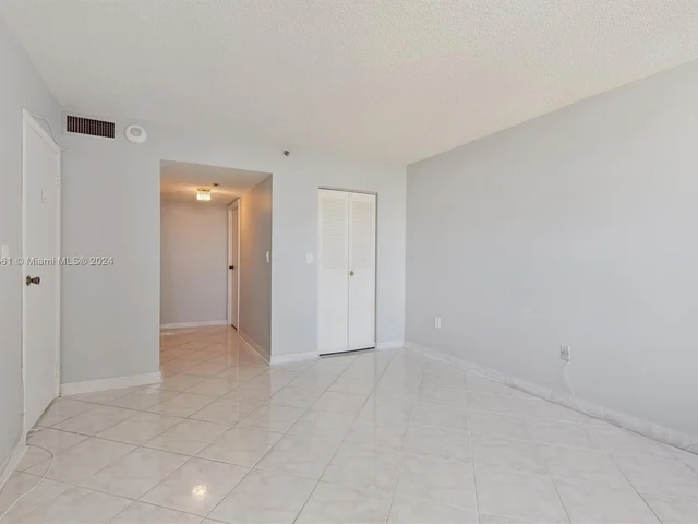 4101 Pine Tree Dr # 1407, Miami Beach FL 33140