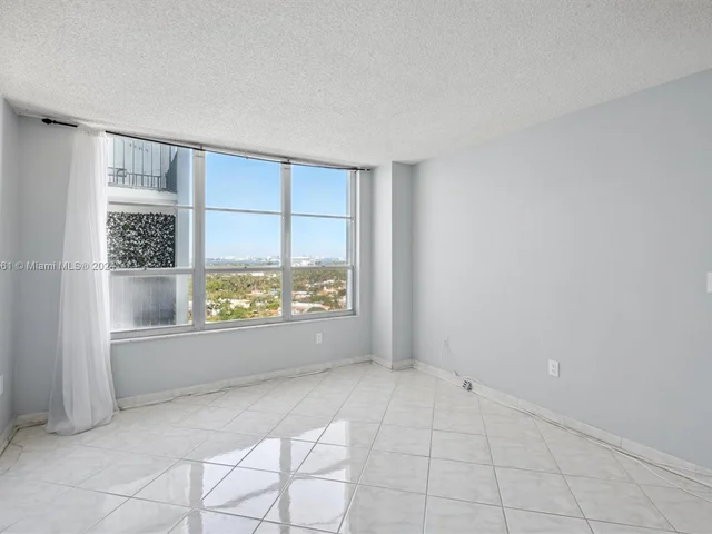 4101 Pine Tree Dr # 1407, Miami Beach FL 33140