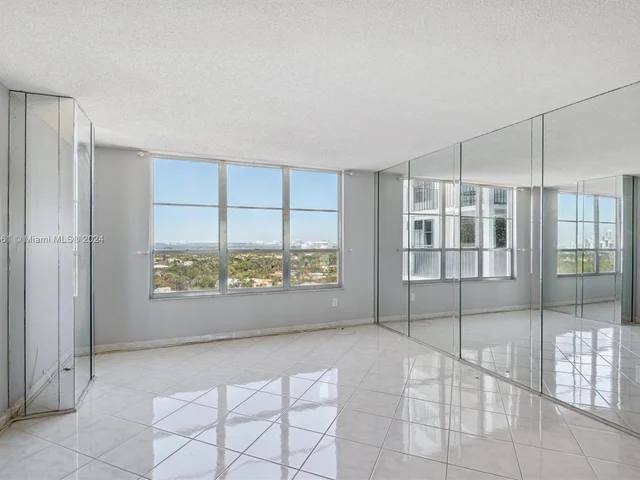 4101 Pine Tree Dr # 1407, Miami Beach FL 33140