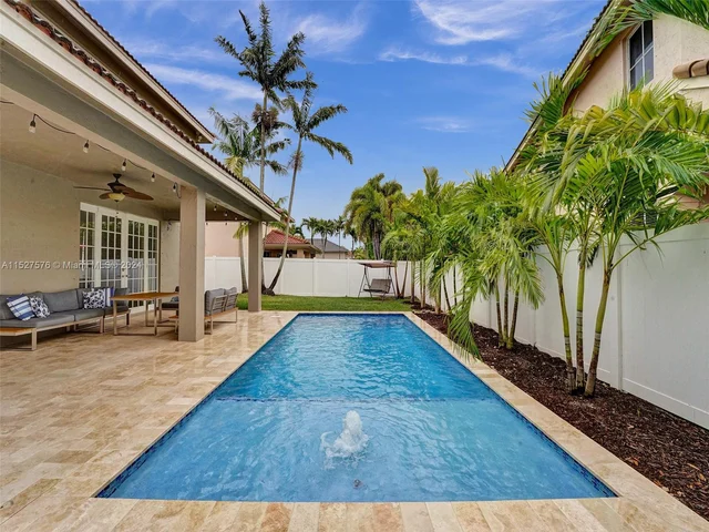 940 Crestview Cir, Weston FL 33327