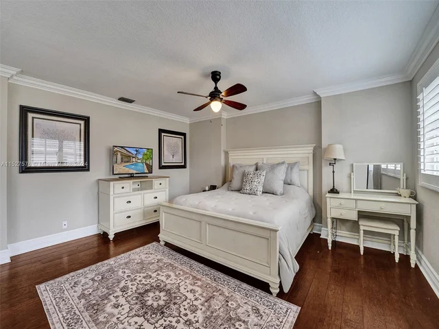 940 Crestview Cir, Weston FL 33327