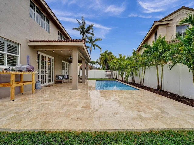 940 Crestview Cir, Weston FL 33327