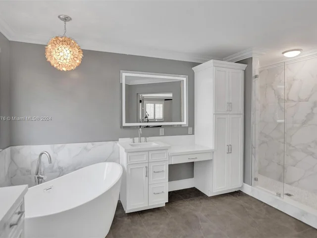 940 Crestview Cir, Weston FL 33327