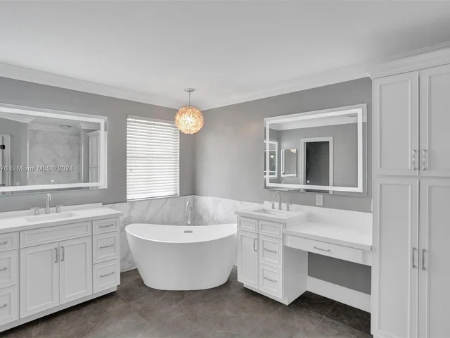 940 Crestview Cir, Weston FL 33327