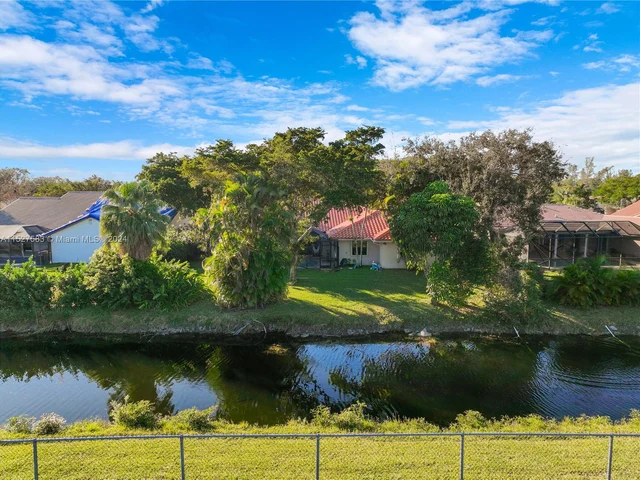 5633 NW 86th Ave, Coral Springs FL 33067