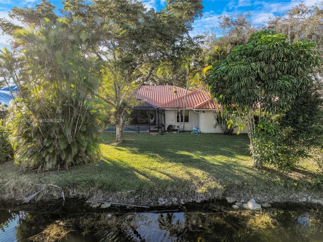 5633 NW 86th Ave, Coral Springs FL 33067