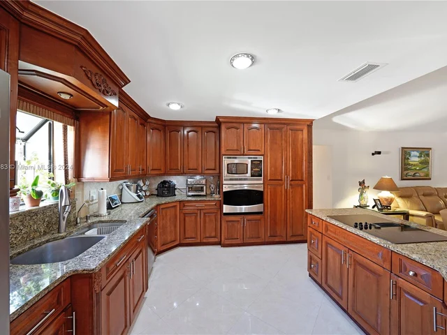 5633 NW 86th Ave, Coral Springs FL 33067