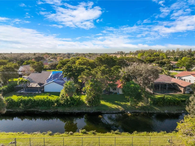 5633 NW 86th Ave, Coral Springs FL 33067