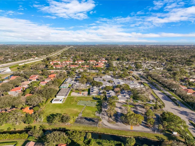 5633 NW 86th Ave, Coral Springs FL 33067