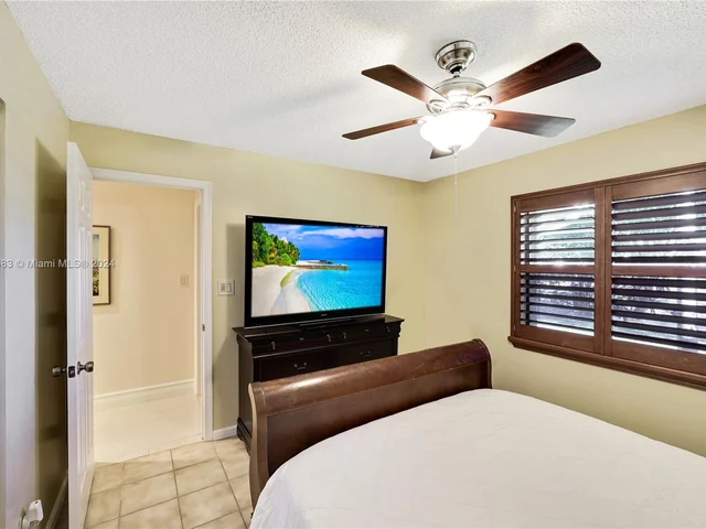 5633 NW 86th Ave, Coral Springs FL 33067