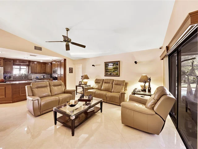 5633 NW 86th Ave, Coral Springs FL 33067