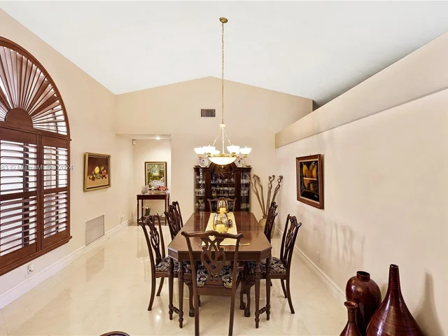 5633 NW 86th Ave, Coral Springs FL 33067