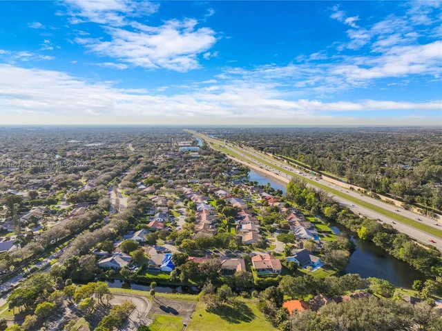 5633 NW 86th Ave, Coral Springs FL 33067