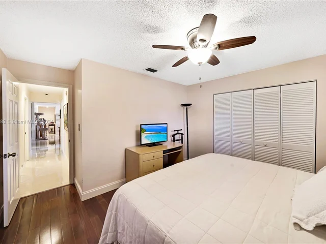 5633 NW 86th Ave, Coral Springs FL 33067