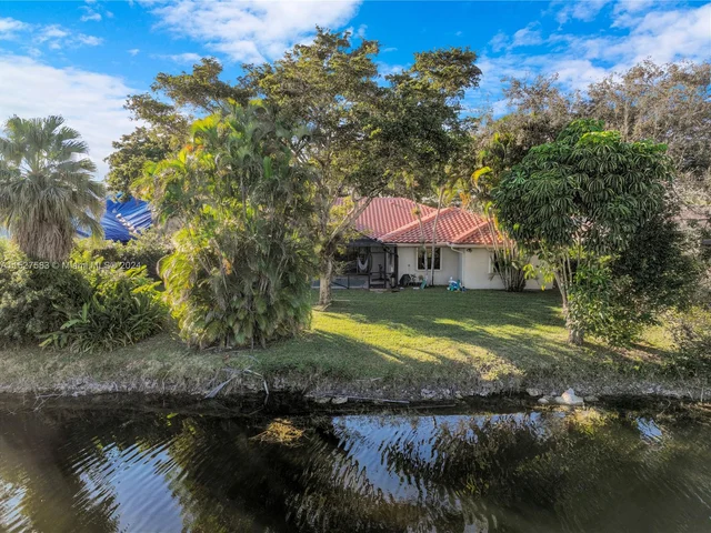 5633 NW 86th Ave, Coral Springs FL 33067