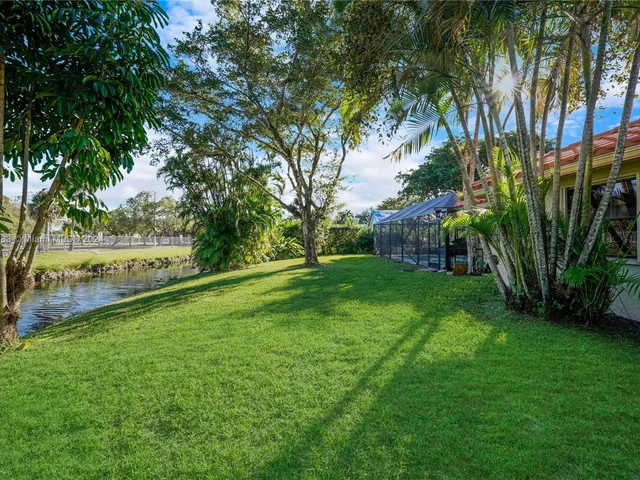 5633 NW 86th Ave, Coral Springs FL 33067