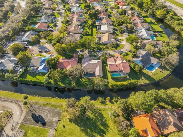 5633 NW 86th Ave, Coral Springs FL 33067