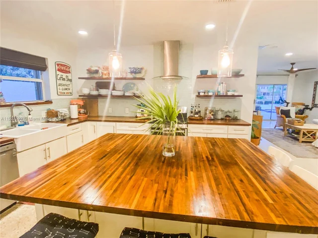 3485 N Meridian Ave, Miami Beach FL 33140