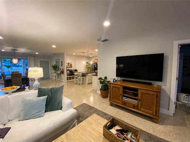 3485 N Meridian Ave, Miami Beach FL 33140