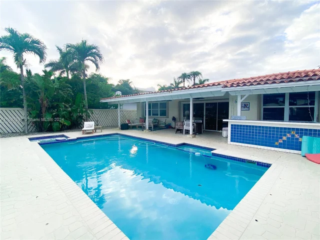 3485 N Meridian Ave, Miami Beach FL 33140