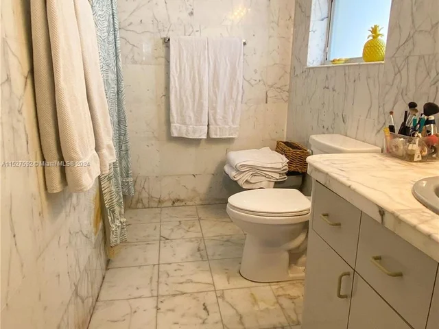 3485 N Meridian Ave, Miami Beach FL 33140